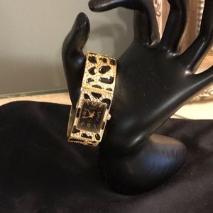 Fashion by Elgin II.  The call of the wild!